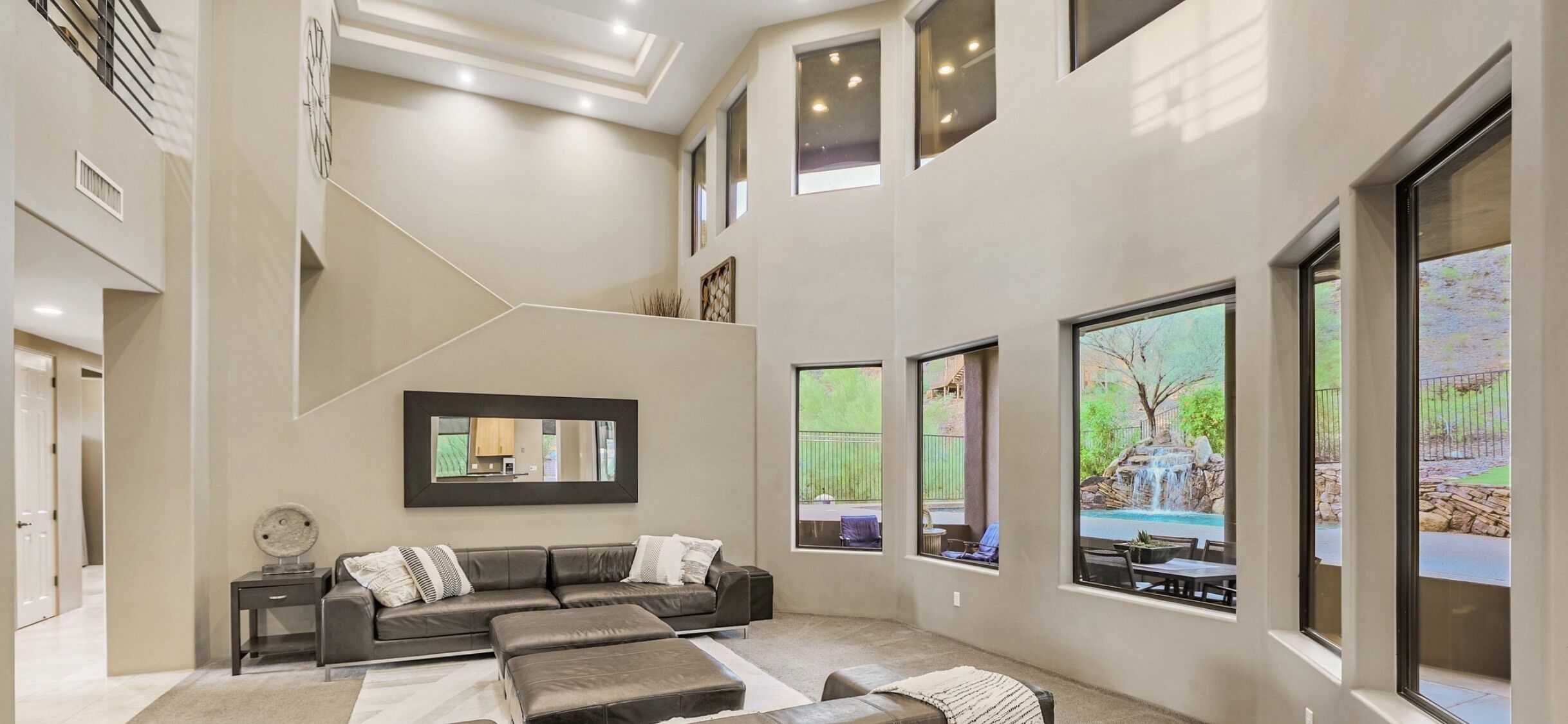 Smart TV, videojuegos, reproductor de DVD y futbolito 