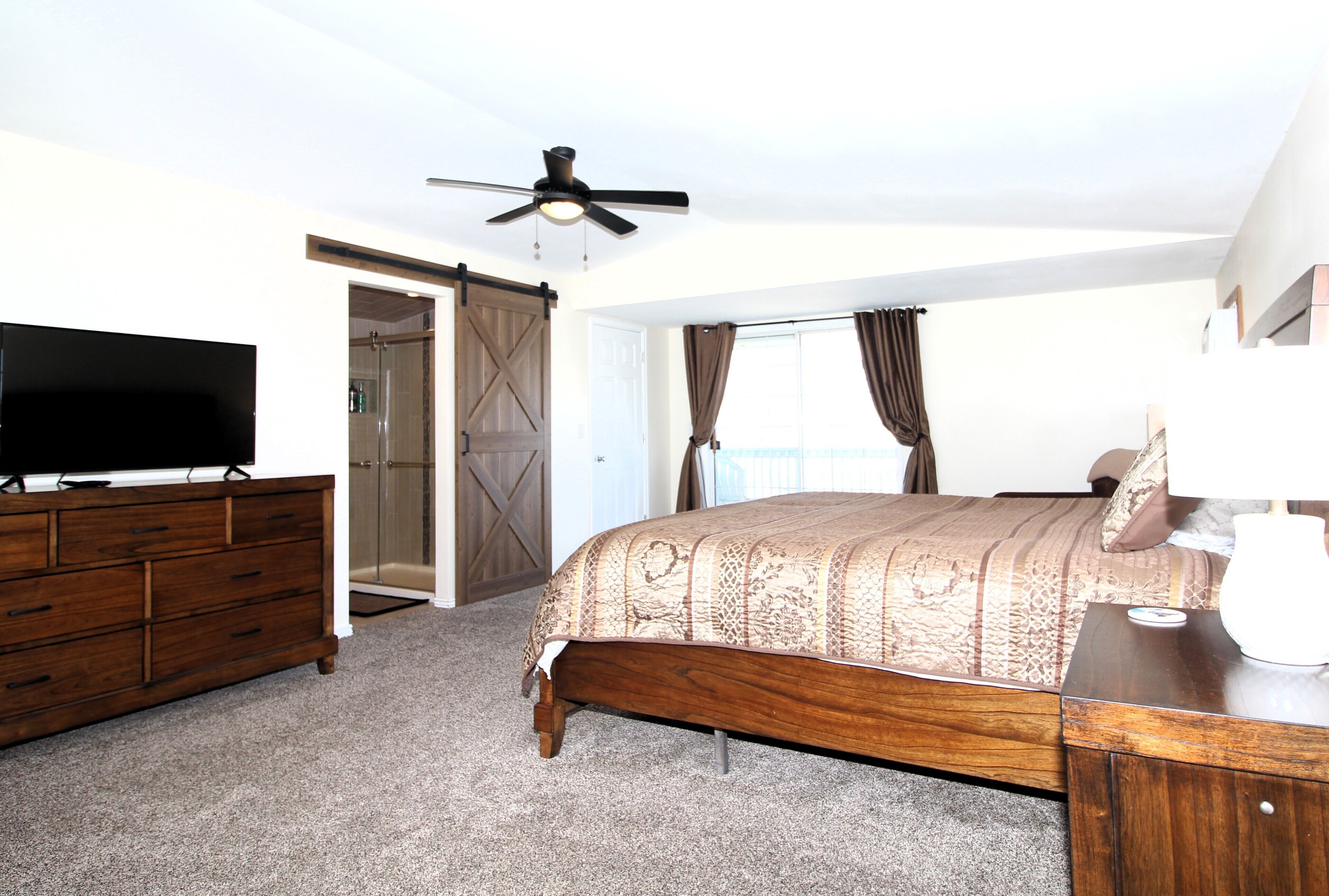 3 bedrooms, iron/ironing board, free WiFi, bed sheets