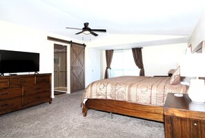 3 bedrooms, iron/ironing board, free WiFi, bed sheets - Totally Remodeled- All New Furnishings- Backs to Golf Course- Great Base Camp (Montrose)