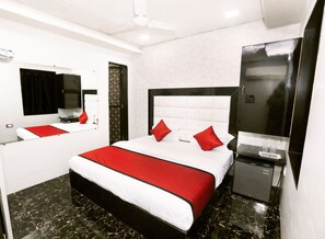 Deluxe Room (AC) | In-room safe, desk, rollaway beds, free WiFi - Hotel Janata (Mumbai)