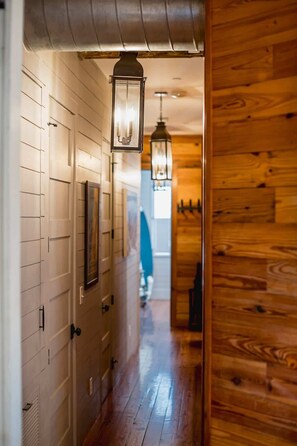 Interior - Spacious Private Suite, Steps to King (Charleston)