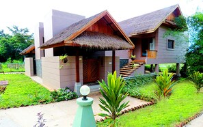 Executive Suite | Minibar, in-room safe, rollaway beds, free WiFi - Myat Mingalar Hotel Inle (Nyaungshwe)