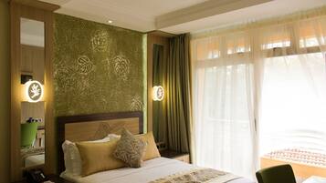 Minibar, in-room safe, desk, soundproofing