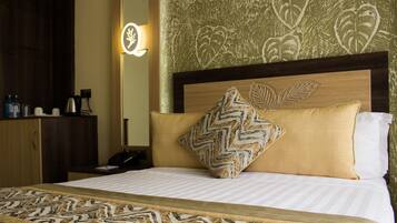 Deluxe Double Room, 1 Queen Bed | Minibar, in-room safe, desk, soundproofing