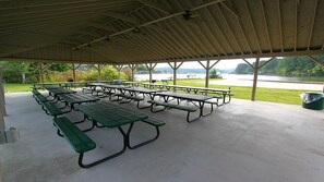 Outdoor dining - BEAUTIFUL TWO STORY TOWNHOME in TELLICO VILLAGE GOLF RESORT & FITNESS COMMUNITY (Loudon)