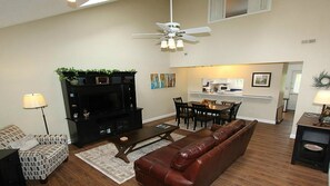 Smart TV, books - BEAUTIFUL TWO STORY TOWNHOME in TELLICO VILLAGE GOLF RESORT & FITNESS COMMUNITY (Loudon)