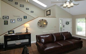 Smart TV, books - BEAUTIFUL TWO STORY TOWNHOME in TELLICO VILLAGE GOLF RESORT & FITNESS COMMUNITY (Loudon)