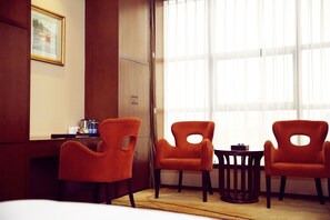 Business-Zweibettzimmer | Zimmersafe, Schreibtisch, Verdunkelungsvorhänge, kostenloses WLAN