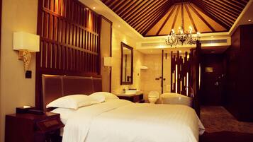 Exclusive Double Room | In-room safe, desk, blackout curtains, free WiFi