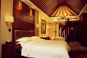 Dobbeltrom – exclusive | Safe på rommet, skrivebord, blendingsgardiner og wi-fi (inkludert)