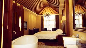 Exclusive Double Room | In-room safe, desk, blackout drapes, free WiFi
