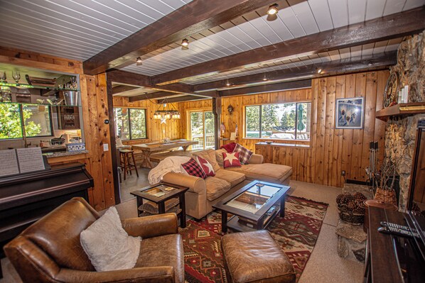 TV, fireplace, DVD player