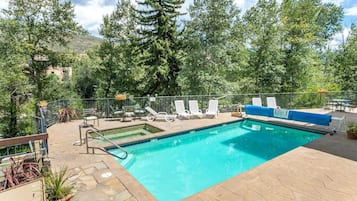 Udendørs pool, opvarmet pool