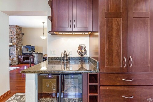 Riverfront 2BR2BA Condo. Sauna, Pool & Hot Tub. Minutes to Vail & Beaver Creek.