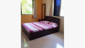 Comfort House, 2 Bedrooms | 1 bedroom, desk