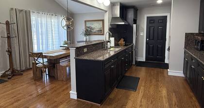 'Rustic Refined Retreat’ Lakeside Home - Walk to Everything!