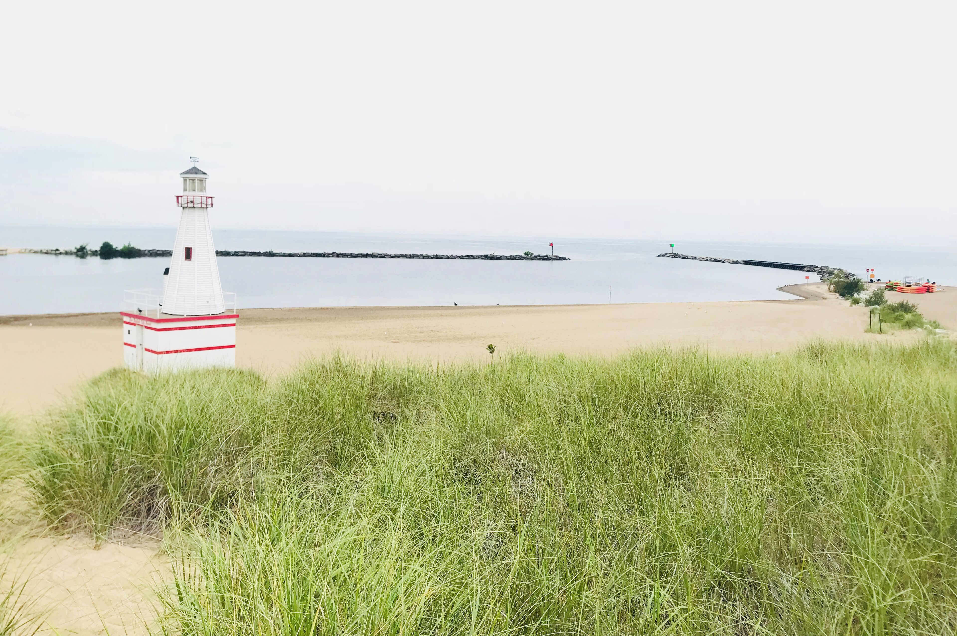 Plage à proximité, chaises longues, serviettes de plage