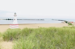 Beach nearby, sun-loungers, beach towels