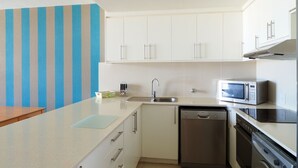 Deluxe Apartment, 3 Bedrooms | Private kitchen - Dolphin Beach H103 (Cape Town)
