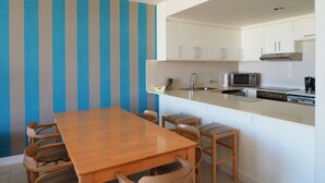 Deluxe Apartment, 3 Bedrooms | Private kitchen - Dolphin Beach H103 (Cape Town)