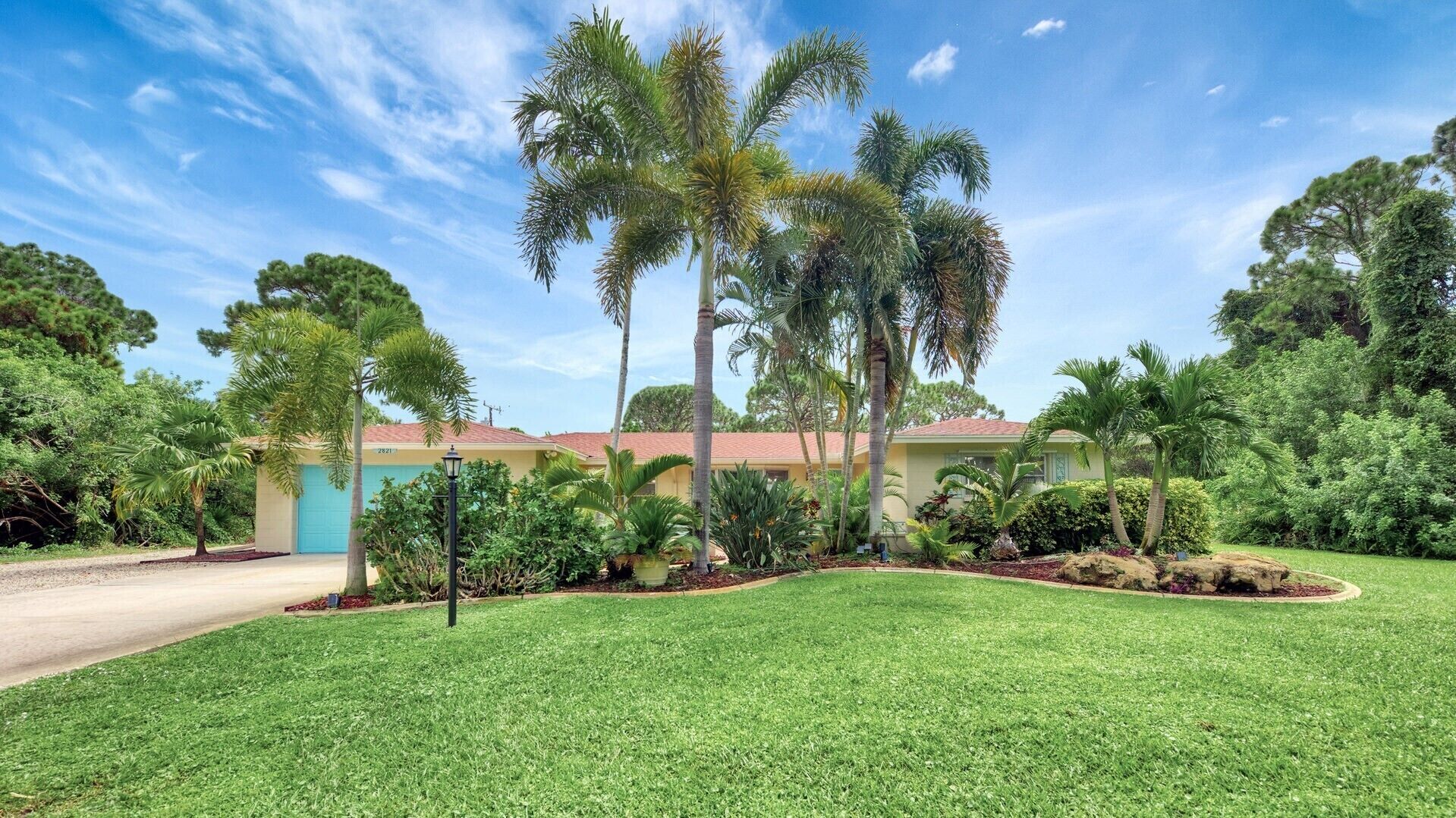 THIS IS THE HOUSE YOU'VE BEEN LOOKING FOR! 3 King Beds, Fence, Pets ok,  Pool