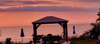 LAKEFRONT PRIVACY ON SUNSET COVE