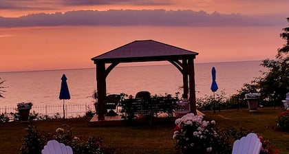 LAKEFRONT PRIVACY ON SUNSET COVE