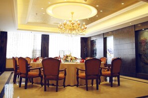 S'hi serveixen esmorzars, dinars i sopars 