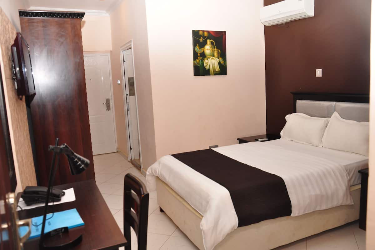 标准房 | 办公桌、笔记本电脑工作区、免费 WiFi、床单