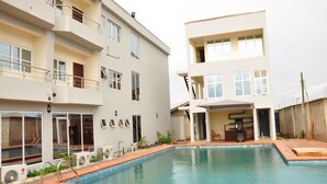 Outdoor pool - Grand Bank Link Hotel (Ota)