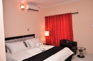 Desk, laptop workspace, free WiFi, bed sheets