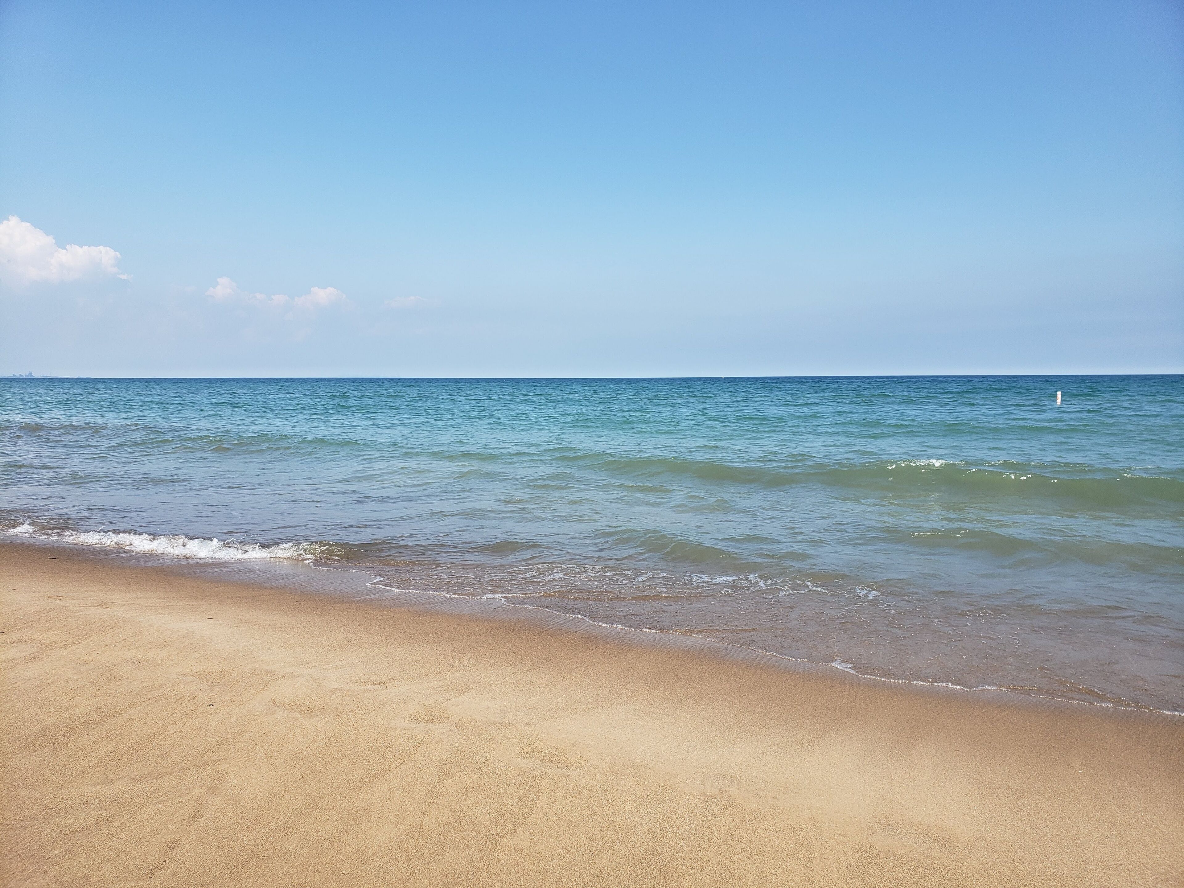 Beach nearby, sun-loungers, beach towels