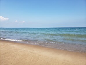 Beach nearby, sun-loungers, beach towels