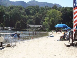 Camastros y toallas de playa 