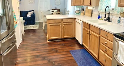 Beach Family Time Enjoy The Backyard Pool And Sunroom