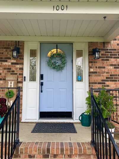 Beach Family Time Enjoy The Backyard Pool And Sunroom