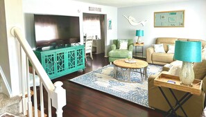 Smart-tv, een open haard, een dvd-speler en een filmbibliotheek