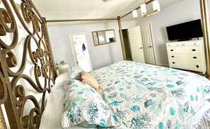 3 bedrooms, desk, iron/ironing board, free WiFi