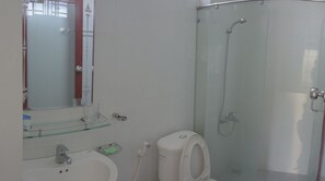 Double Room | Bathroom | Shower, free toiletries, slippers, towels - Garnet Hotel (Nha Trang)