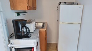 A compact kitchen with a toaster, coffee maker, and a small oven. - Two Bed Two Bathroom Cabin with kitchenette area (Williams Bay)