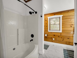 Hair dryer, towels - Ridge View Cabin with Fireplace Pet Friendly 2.7 miles from TIEC (Tryon)