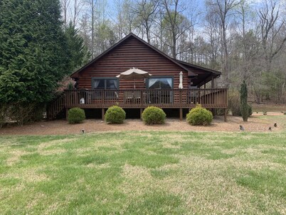 Ridge View Cabin with Fireplace Pet Friendly 2.7 miles from TIEC
