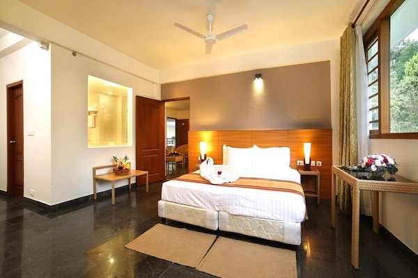 Phòng Suite, 1 giường đôi | 1 phòng ngủ, bàn, phòng cách âm, bàn ủi/dụng cụ ủi quần áo