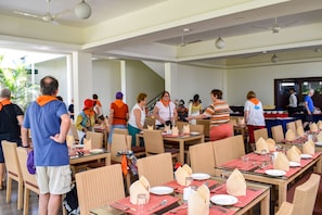 Tägliches Frühstücksbuffet (500 INR pro Person)