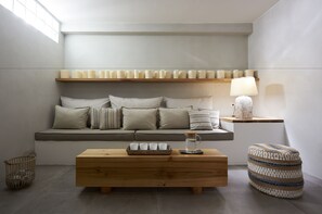 Soins corporels, soins d'aromathérapie, massages des tissus profonds