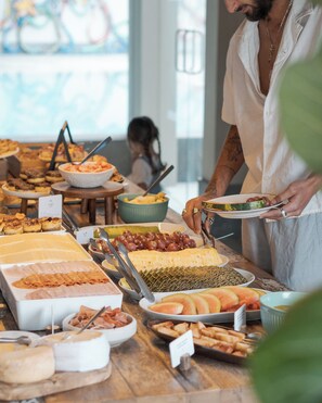 Daily buffet breakfast for a fee