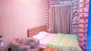 Premium Room | Desk, iron/ironing board (on request), WiFi (free), bed sheets