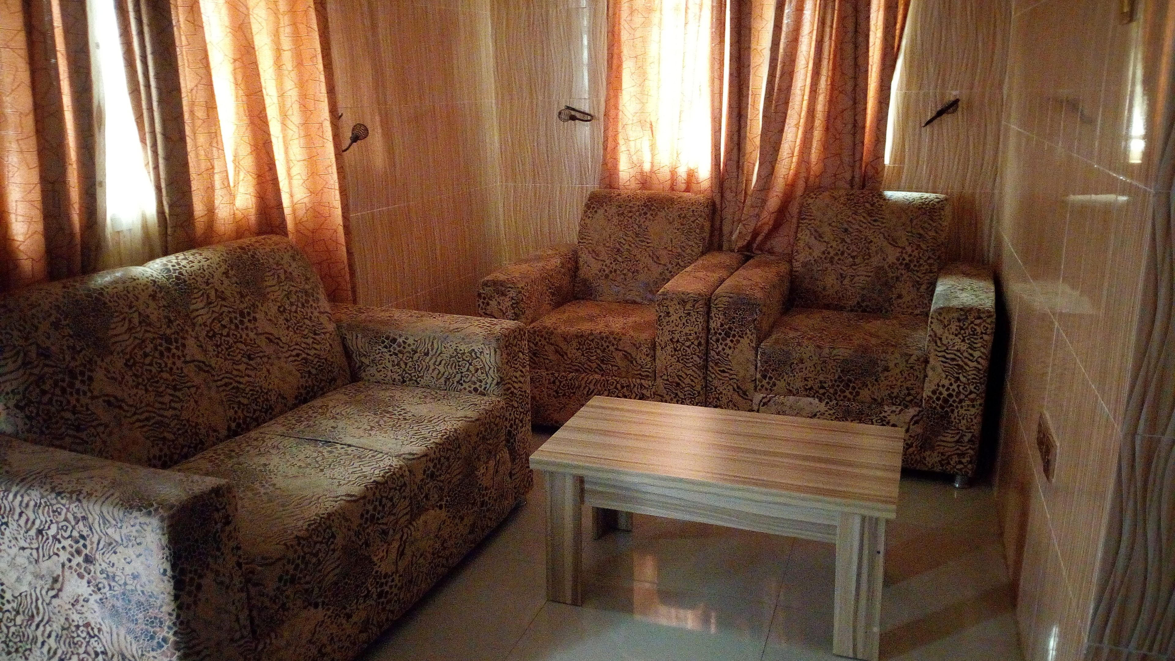A living room with a sofa set and a coffee table.