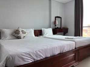 디럭스 트리플룸, 발코니 | 객실 내 금고, 책상, 암막 커튼, 간이 침대