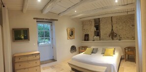 Comfort Double Room | Individually decorated, individually furnished, blackout drapes - Maison Forte (Montcuq-en-Quercy-Blanc)